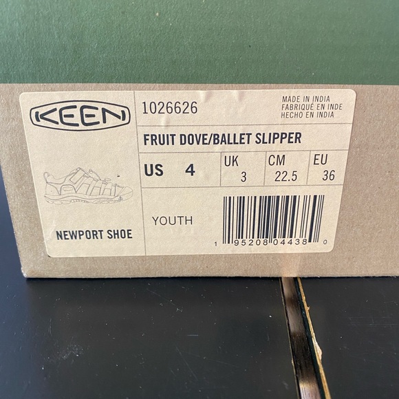 NIB Keen Girls Fruit Dove/Ballet Slipper Newport Shoe Winter Fur Sneakers Sz 4 - Picture 6 of 7